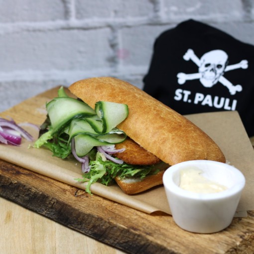 Hamburger Fisch-Brötchen mit Honig-Senfsauce