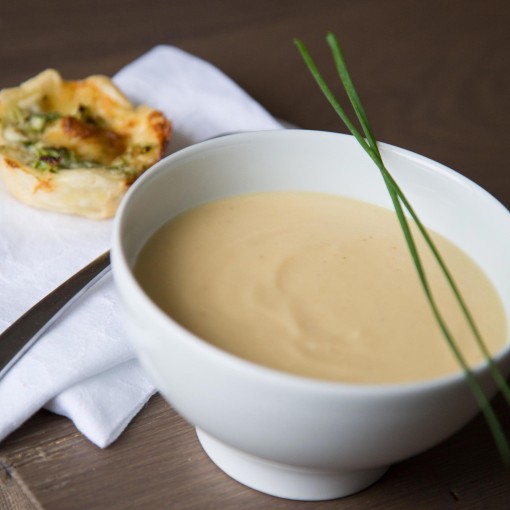 Kartoffelcremesuppe mit Kräuter-Kerndl-Topping