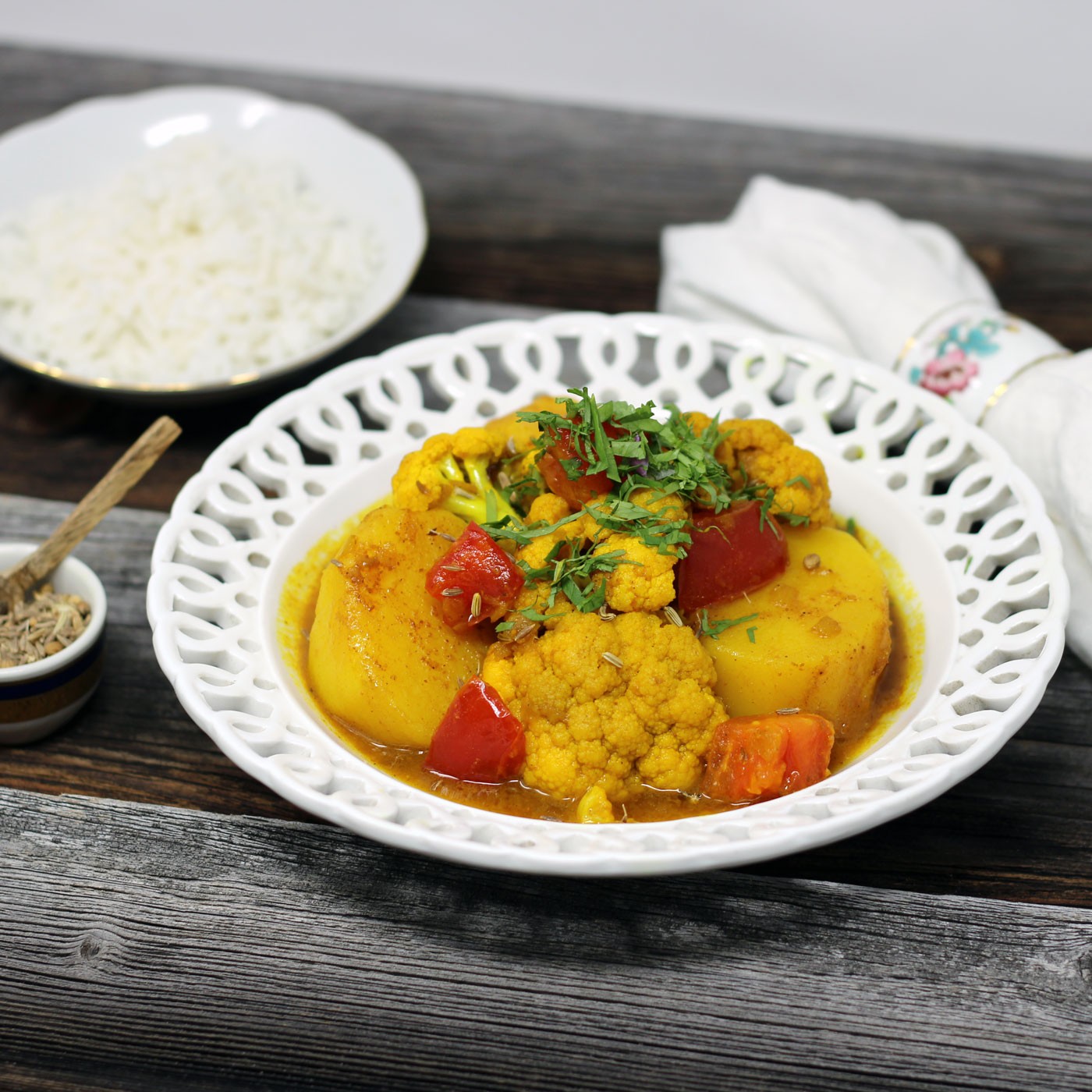 Aloo Gobi - Indisches Kartoffel-Blumenkohl Curry mit Basmatireis