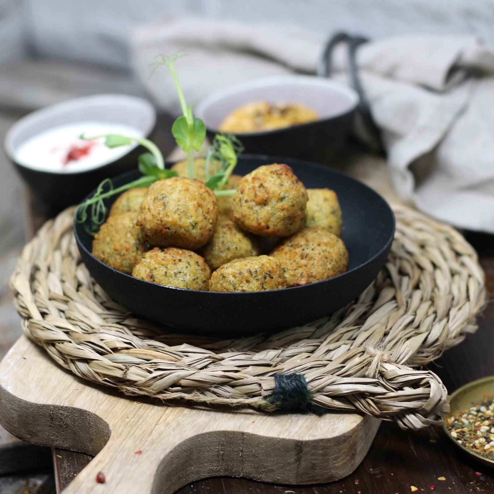 Feel Good Falafel-Bällchen (10 Stück) mit Joghurt-Gurken- und Rote ...