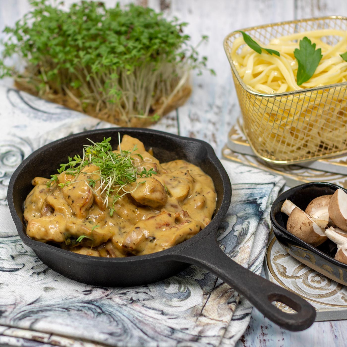 Züricher Puten-Geschnetzeltes mit Pilzen und Tagliatelle