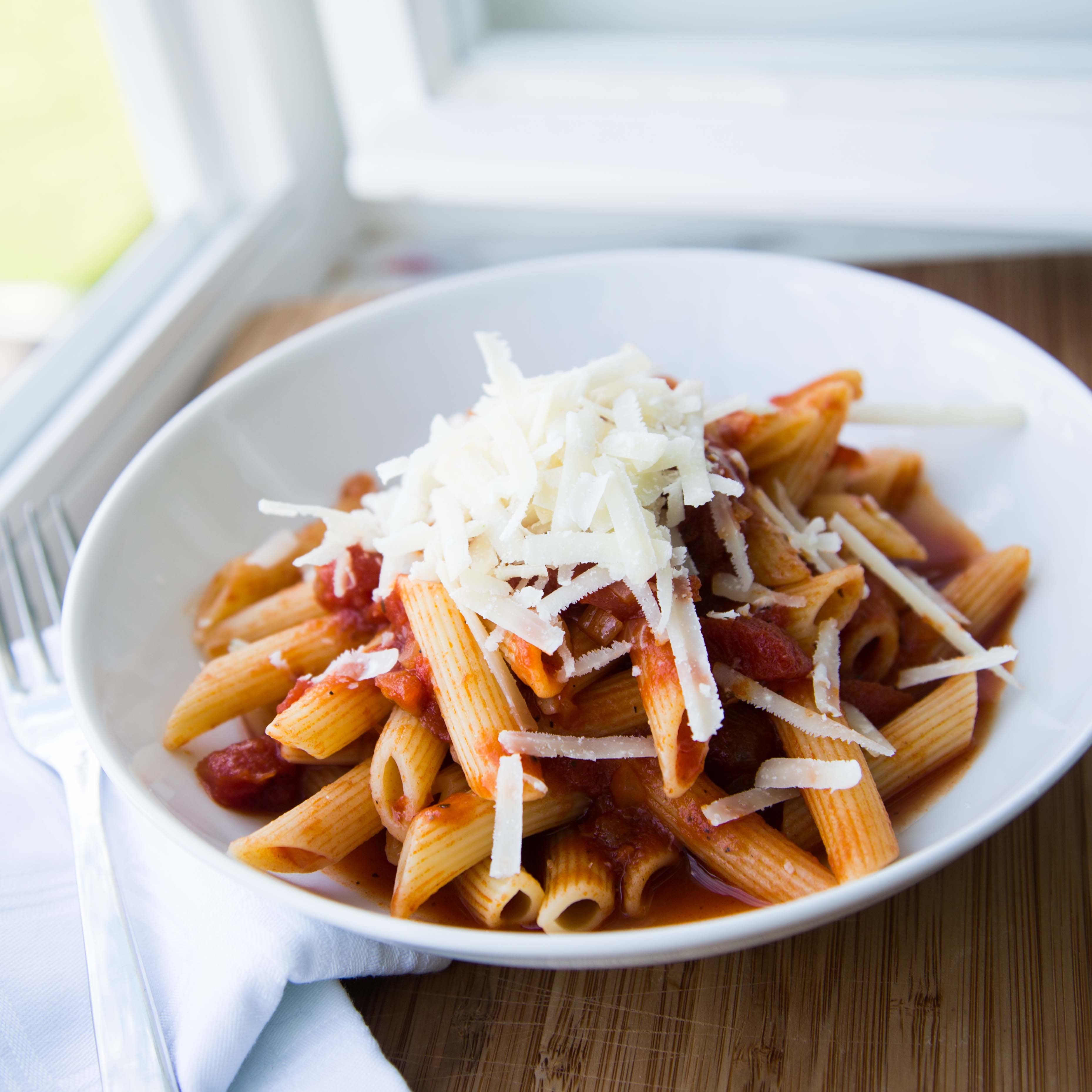 Penne Arrabiata mit frischem Parmesan