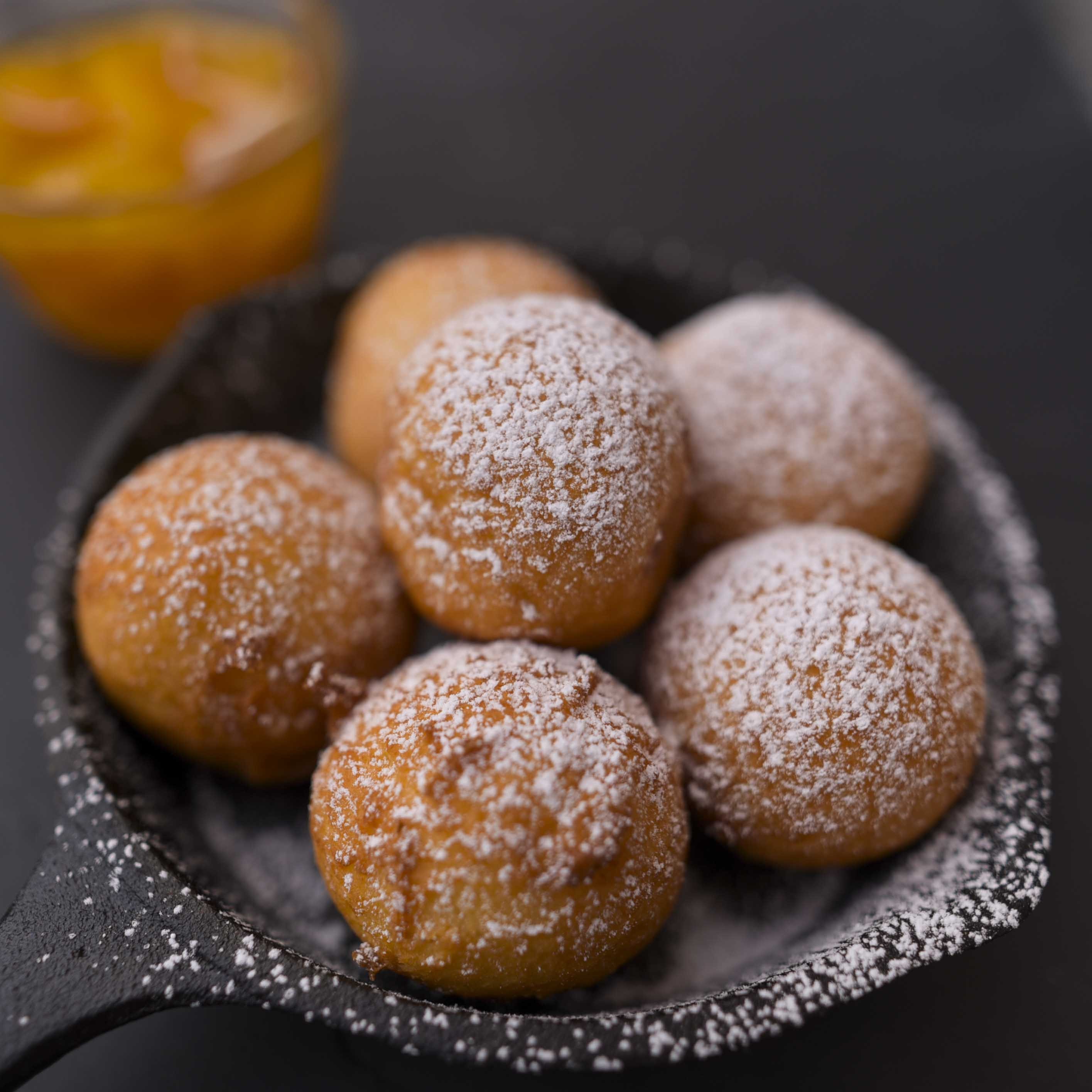 Topfenbällchen mit Marillen-Kompott