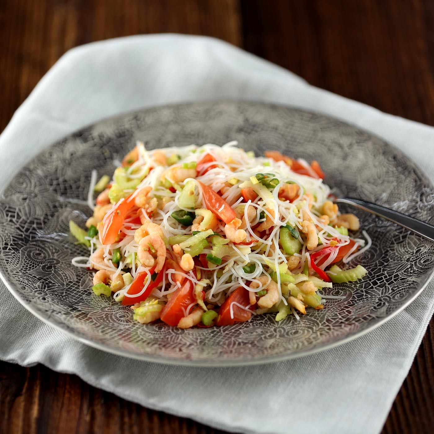 Thailändischer Glasnudelsalat mit Shrimps