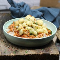 Arrabisches Kichererbsenragout mit geröstetem Blumenkohl und Basmatireis 