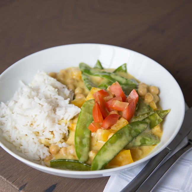 Thai-Curry mit buntem Gemüse und Basmatireis