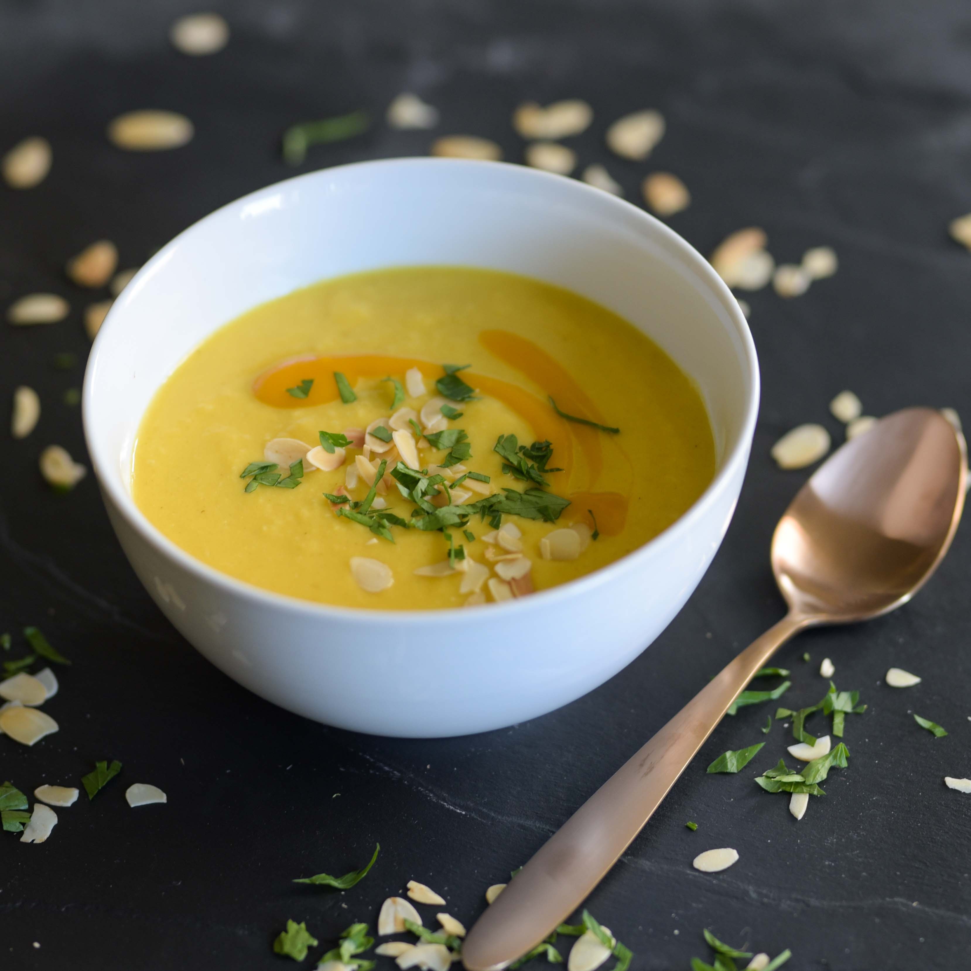 Karotten-Mango Suppe mit gerösteten Mandelblättchen - Speisen Pixelart ...