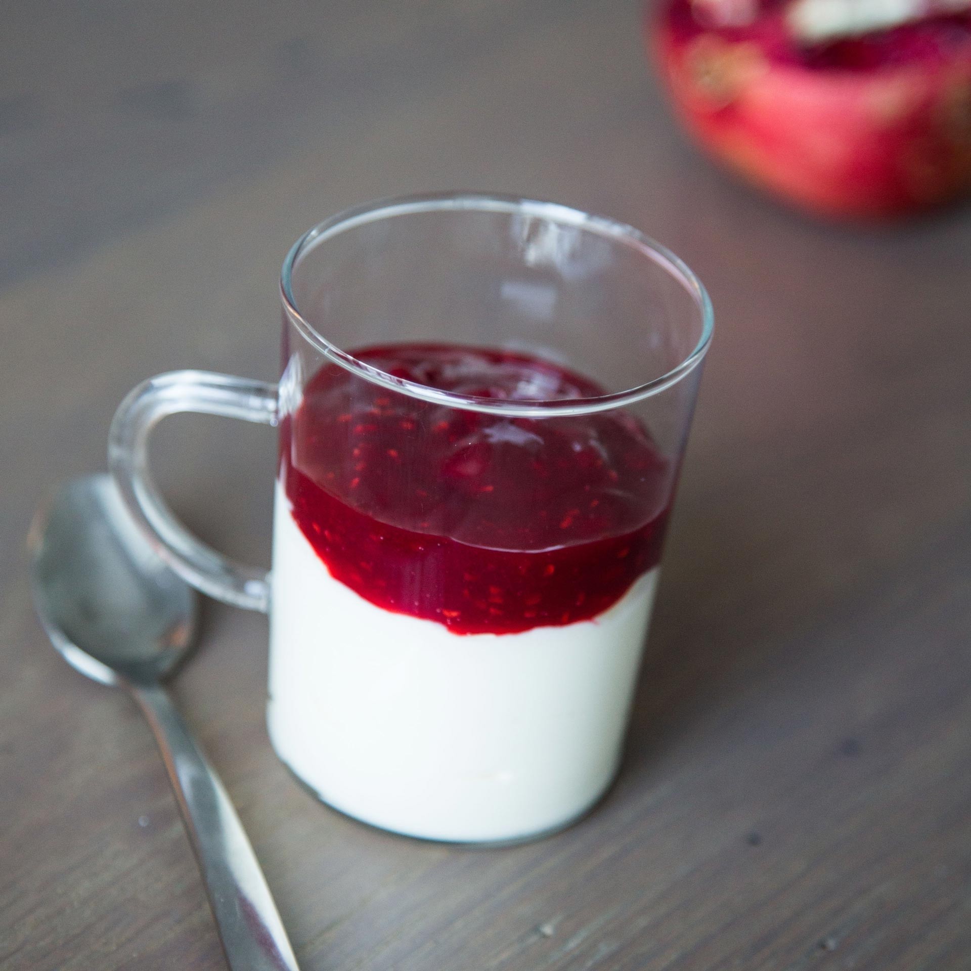 Topfen-Creme mit Himbeer-Ragout