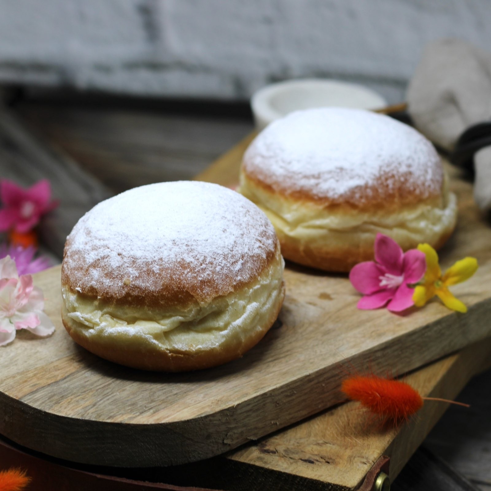 Faschingskrapfen mit Marillenmarmelade