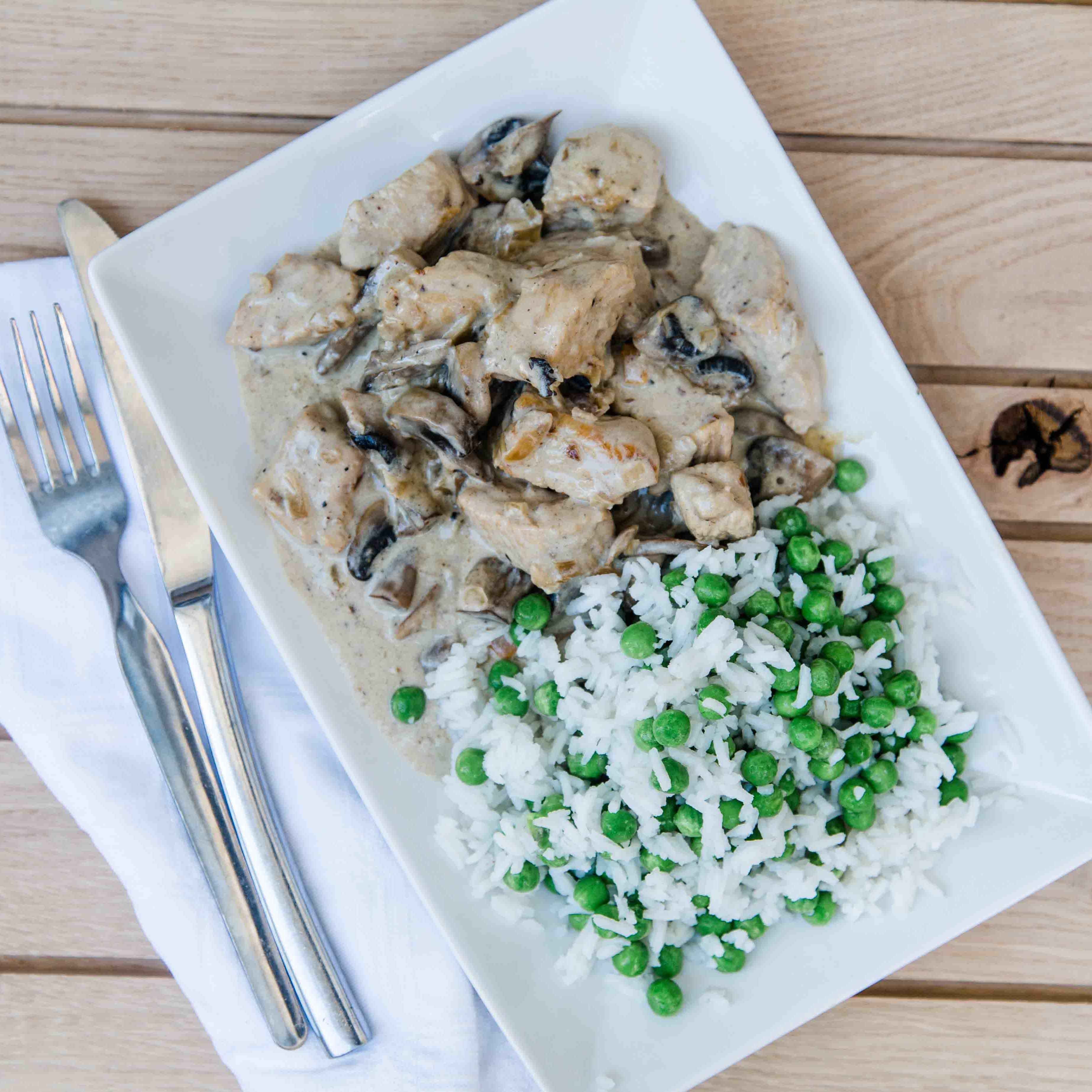 Bio-Putengeschnetzeltes mit Champignons und Reis