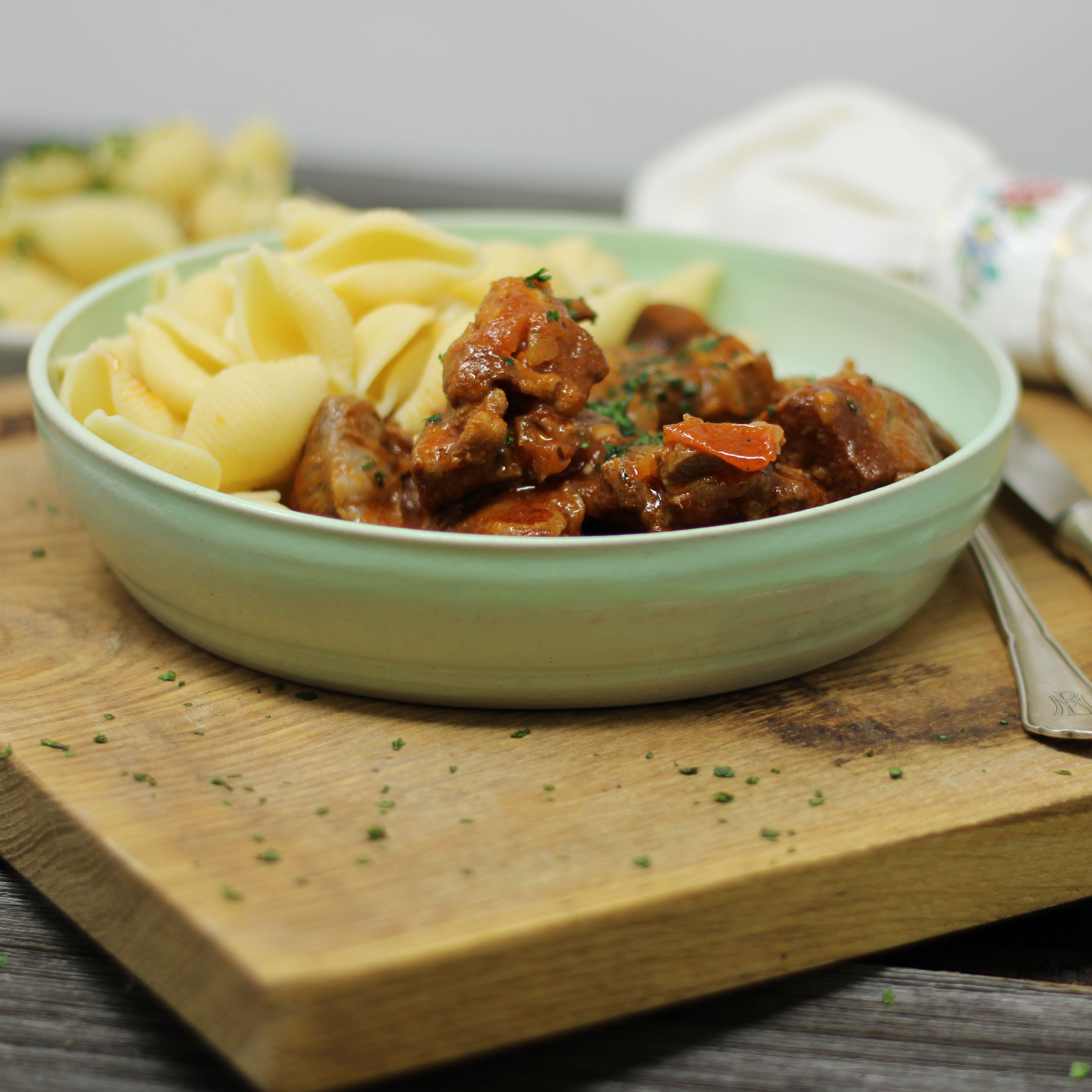 Slow cooked Ragout vom Weiderind mit Pasta Spirelli