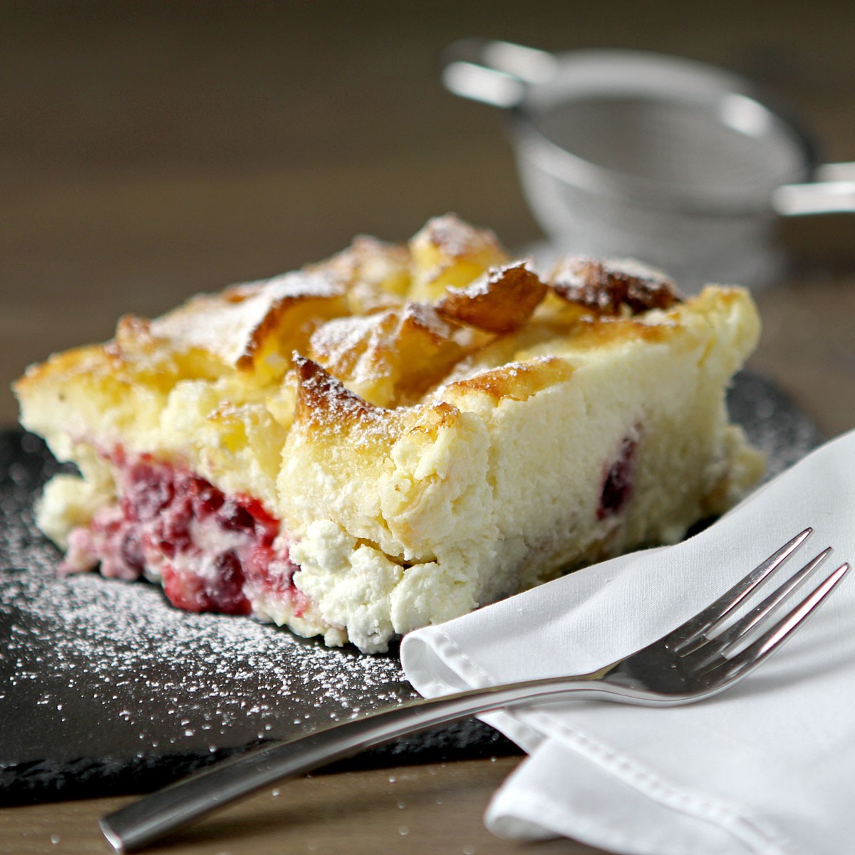 Topfen-Scheiterhaufen mit Preiselbeeren