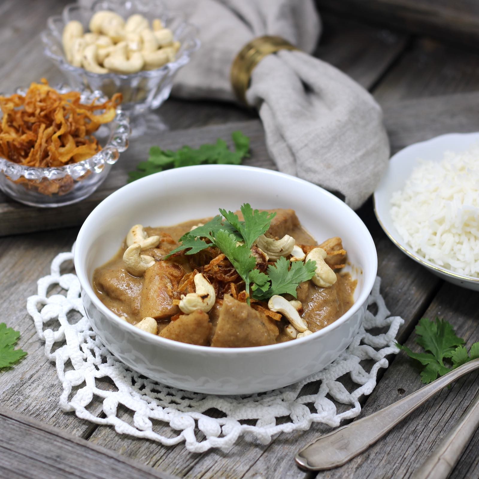 Korma - Indisches Cashew-Curry mit Hühnchen und Basmatireis