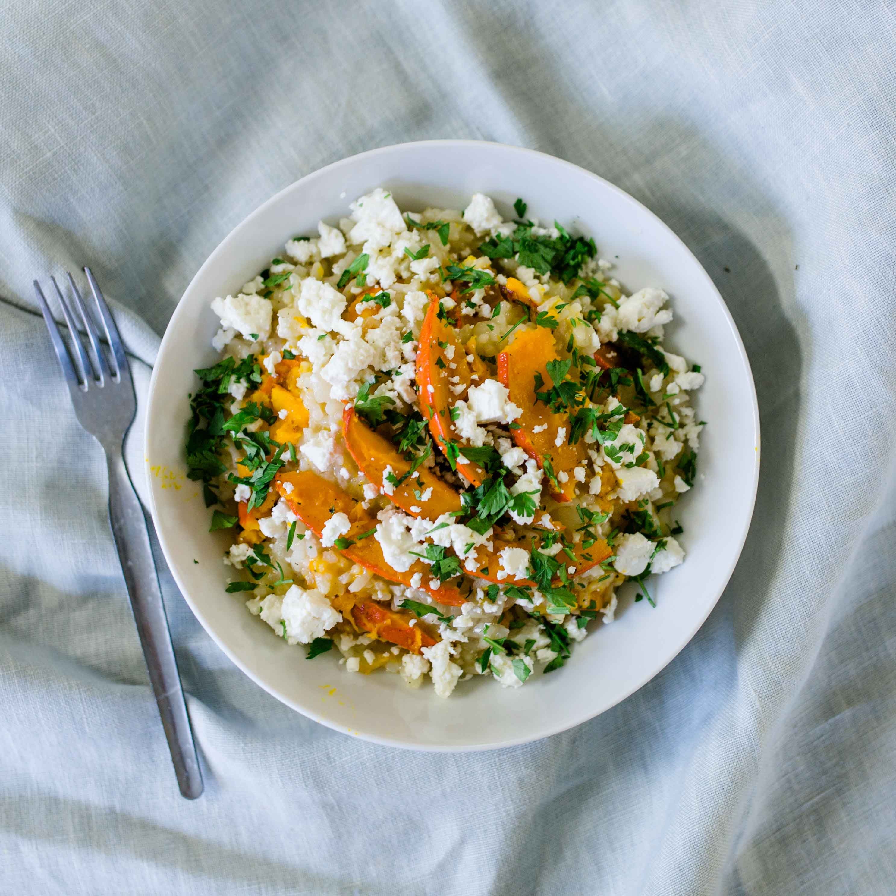 Kürbisrisotto mit Ofenkürbis, Feta und frischen Kräutern - Speisen ...