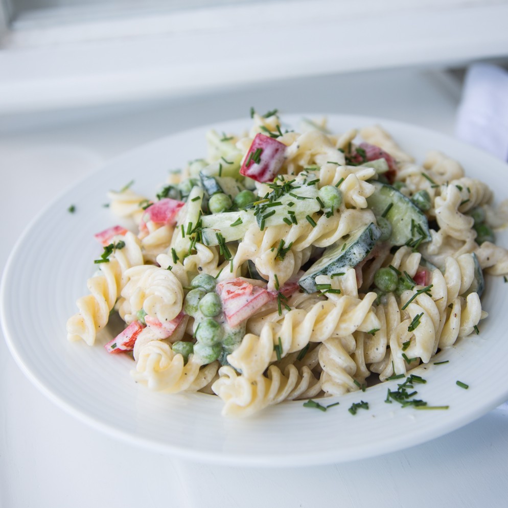 Nudelsalat mit Joghurt-Schnittlauch Dressing