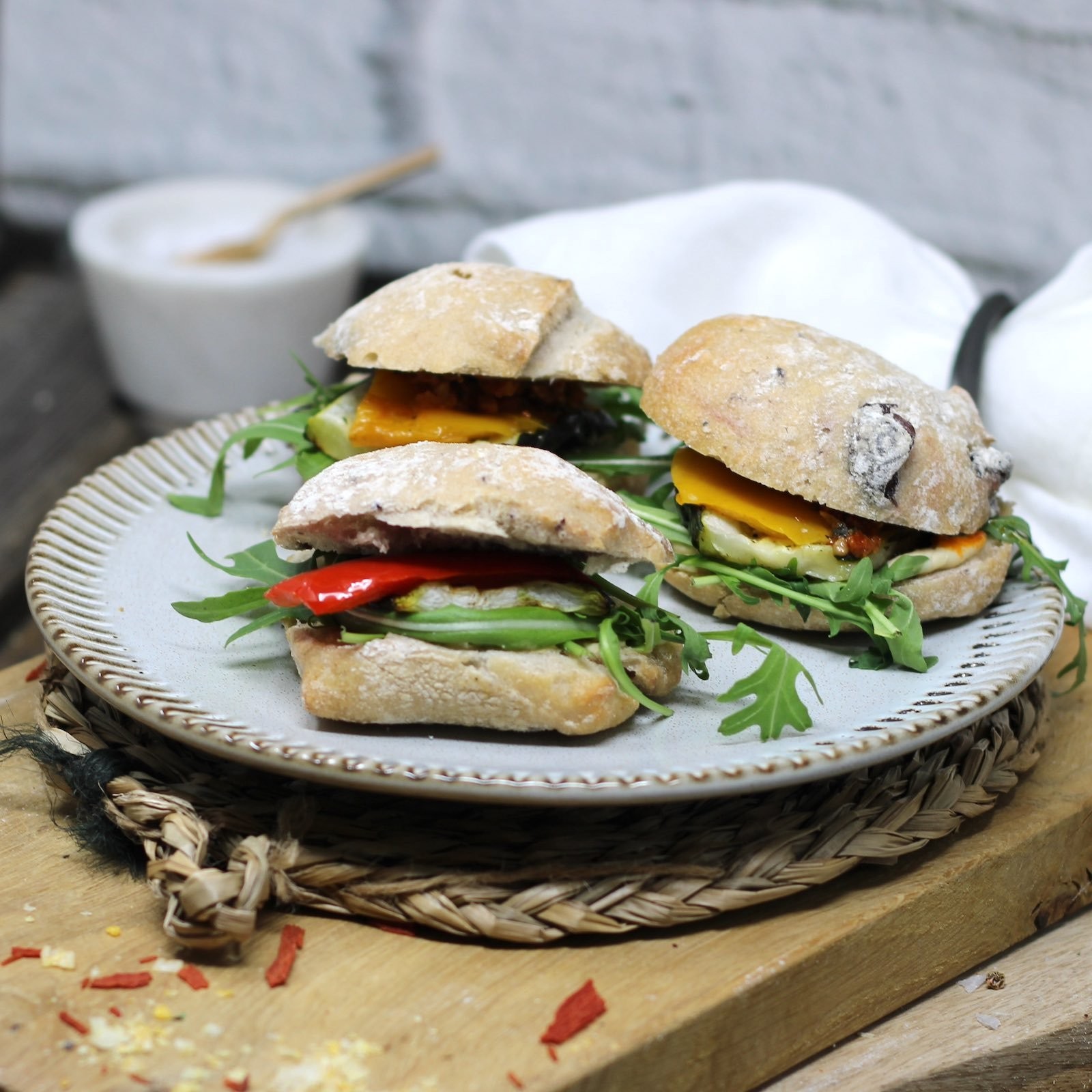 Oliven-Ciabatta mit Antipasti-Gemüse (6 Stk. vegan)