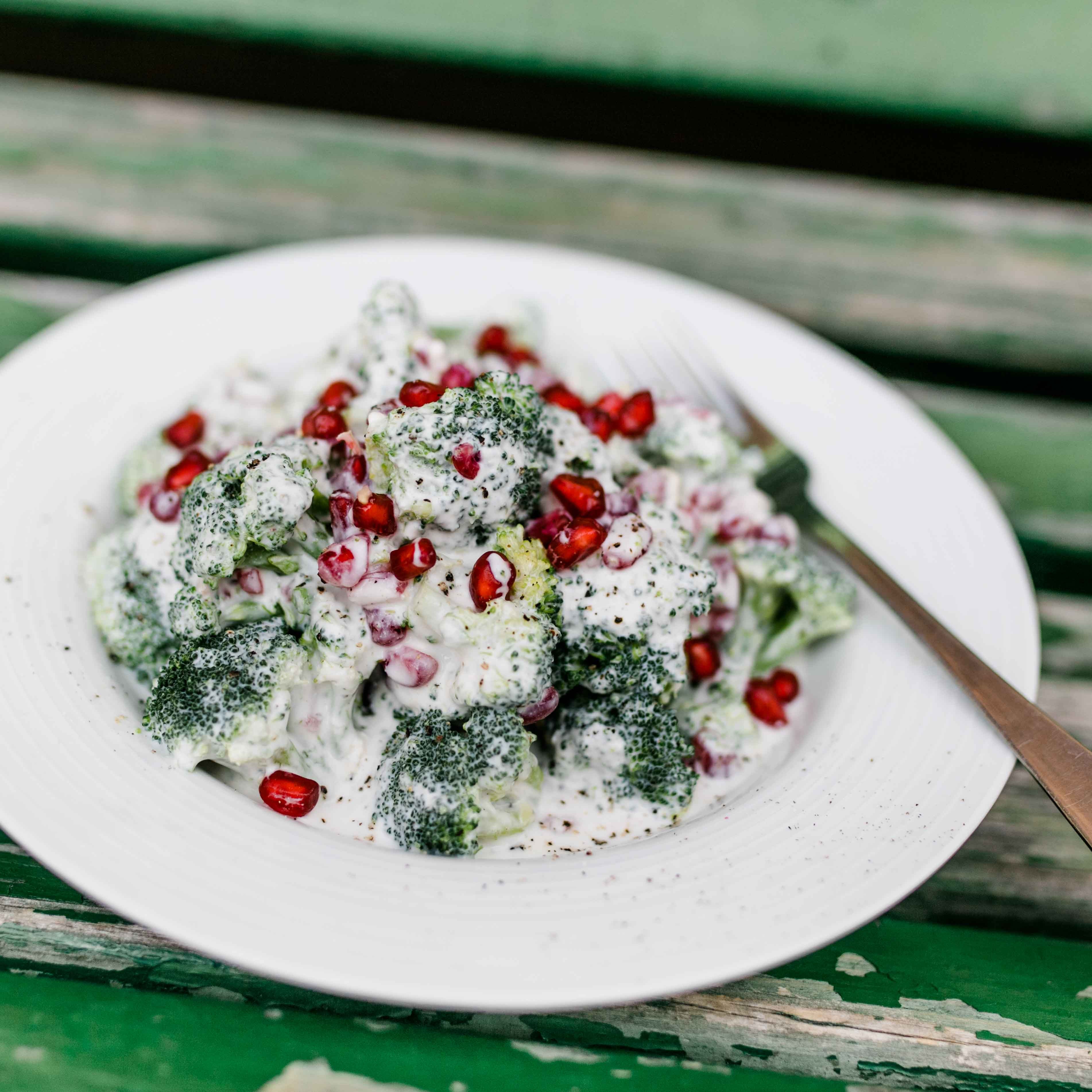Brokkoli-Salat mit Granatapfelkernen
