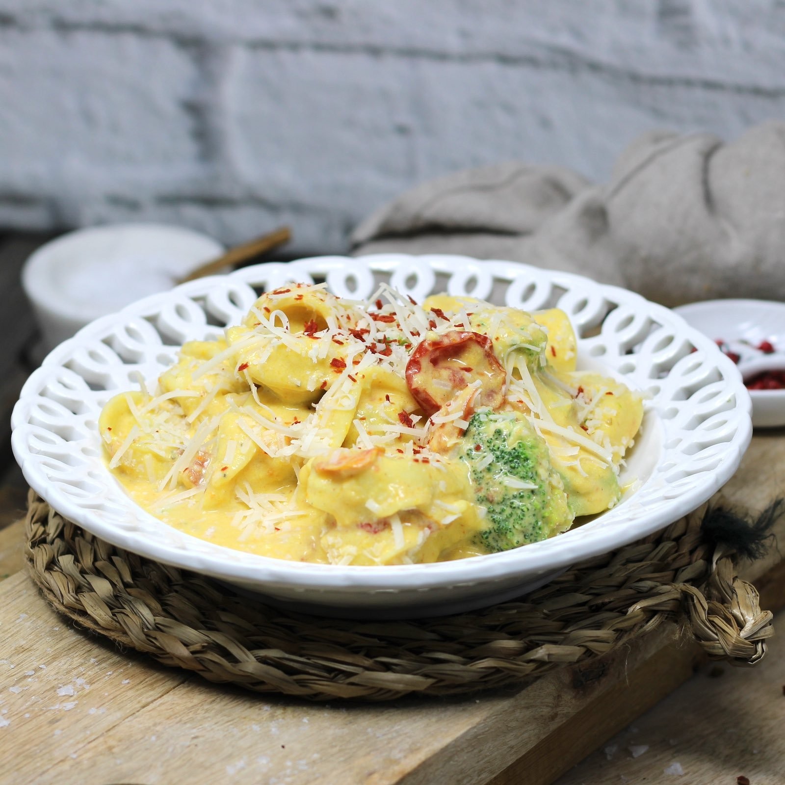 Tortellini mit Kürbis-Parmesansauce, karamellisierten Cocktailtomaten ...